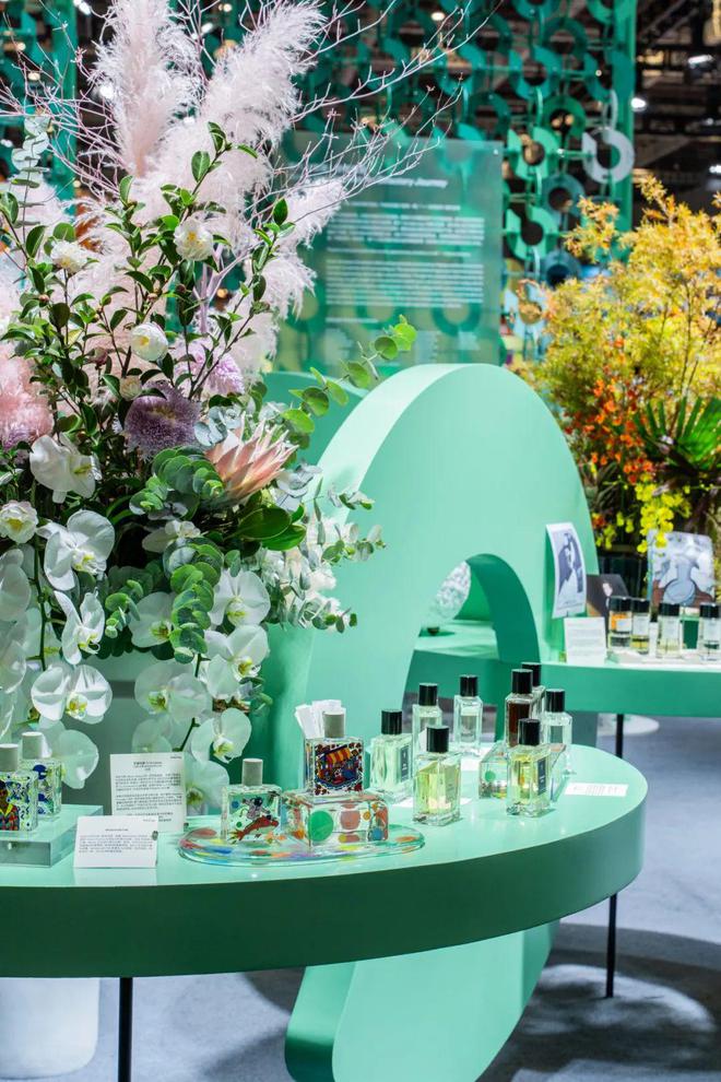 生新表达百联赴约2024进博会OG真人游戏探觅艺术与商业的共(图9) 生新表达百联赴约2024进博会OG真人游戏探觅艺术与商业的共(图9)