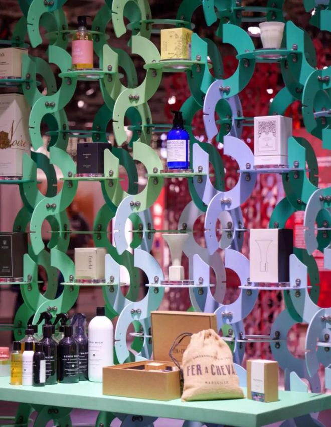 生新表达百联赴约2024进博会OG真人游戏探觅艺术与商业的共(图11) 生新表达百联赴约2024进博会OG真人游戏探觅艺术与商业的共(图11)