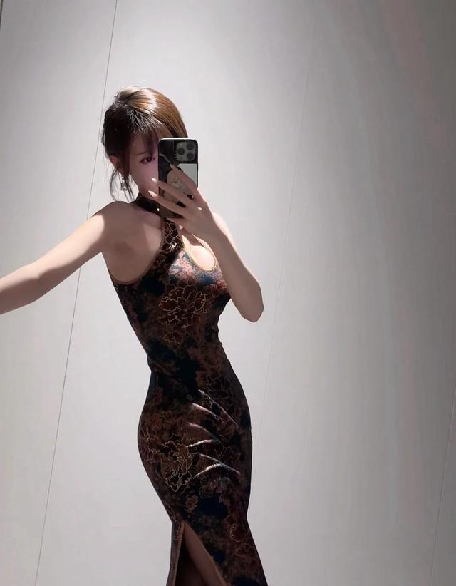 旗袍尽显身材这腰真的是绝了！OG真人美女主播_腐团儿紧身(图4)