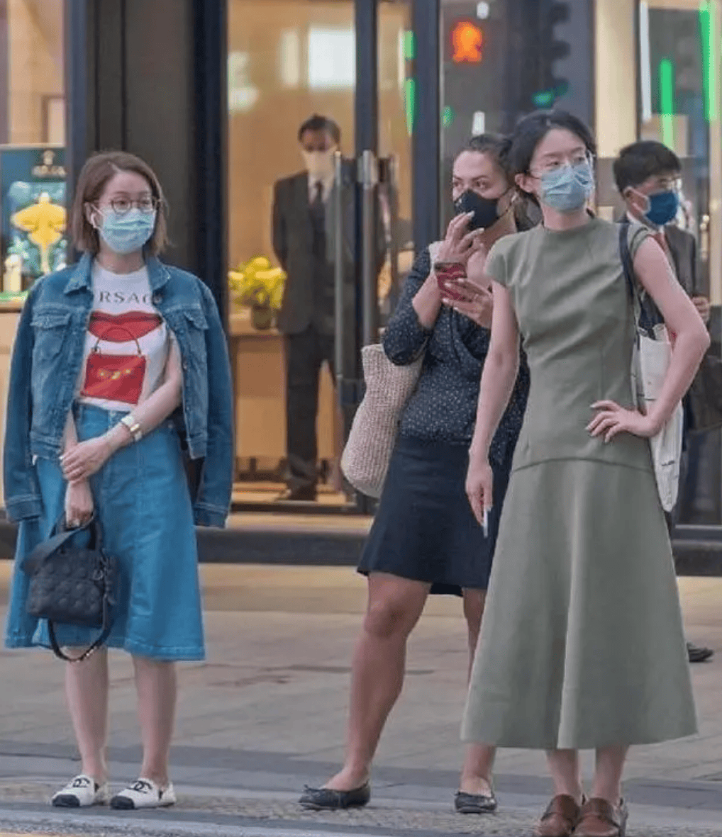 不上膝、鞋不带跟”却个个洋气又时髦OG真人去了香港才发现满街都是“裙(图7)