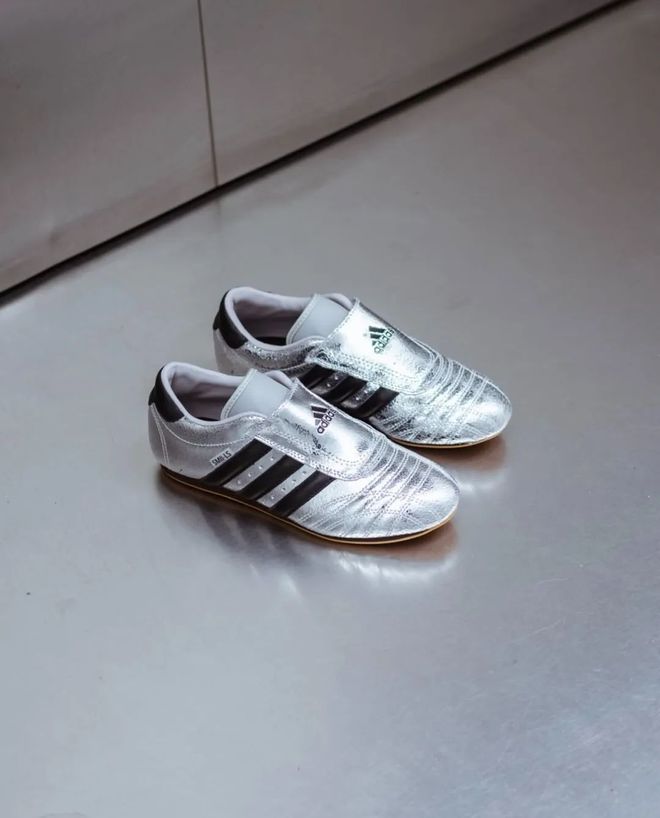 牌色这4双sneakers值得一冲！OG真人平台当「液态银」成春夏潮人招(图13)