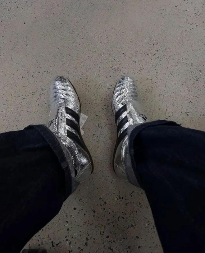 牌色这4双sneakers值得一冲！OG真人平台当「液态银」成春夏潮人招(图16)