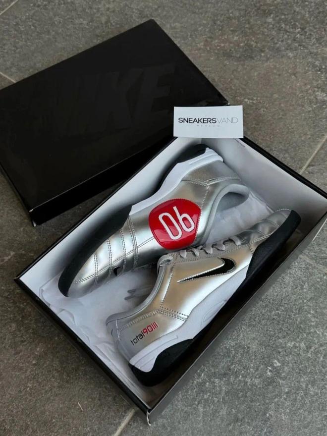 牌色这4双sneakers值得一冲！OG真人平台当「液态银」成春夏潮人招(图17)